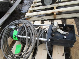 lot 106 image: TR9500 Winch For Parts