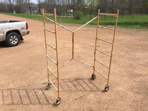 lot 3 image: PERRY SU-4 Folding Portable Scaffold