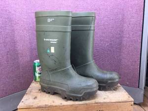 lot 10 image: DUNLOP Purofort Thermo Work Boots Sz 9