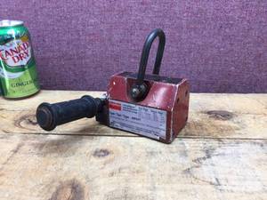 lot 14 image: DAYTON 250 Lb. Lifting Magnet