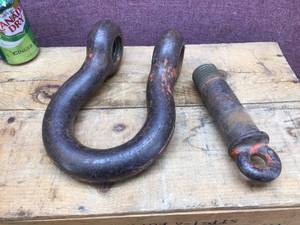 lot 15 image: CM 25 Ton Screw-Pin Shackle 1 12