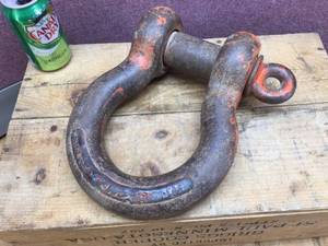 lot 16 image: CM 30 Ton Screw-Pin Shackle 1 34