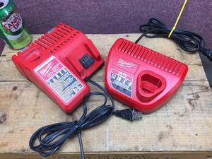 lot 21 image: 2 Milwaukee Battery Chargers M12-M18