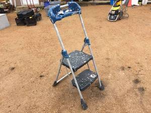 lot 32 image: Cosco Folding Ladder