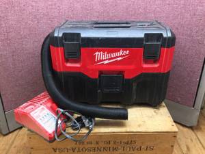lot 53 image: Milwaukee 18V WetDry M18 Vacuum - Works