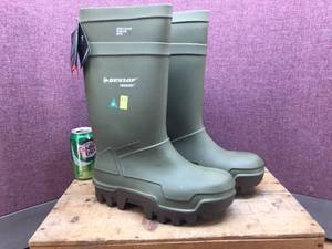 lot 56 image: Pair Dunlop Purofort Thermo Rubber Work Boots - New