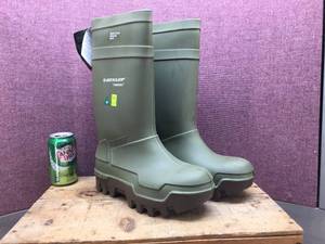 lot 57 image: Pair Dunlop Purofort Thermo Rubber Work Boots - New