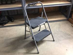 lot 58 image: Handy COSCO Folding Step Stool
