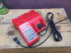lot 101 image: Milwaukee M12-M18 Battery Charger