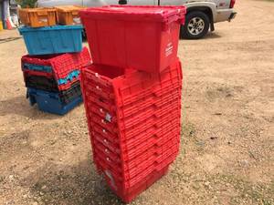 lot 148 image: 11 Butterfly Style Plastic Totes