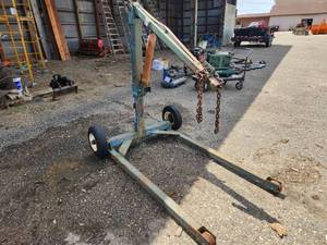 lot 54 image: Genie Super Lift Engine Hoist  Tow Behind