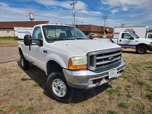 lot 1 image: 2003 Ford F-350 Super Duty Pickup Truck