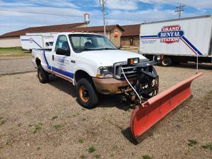 lot 5 image: 2003 Ford F-350 XL Super Duty Pickup Truck with Plow