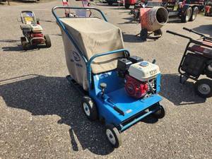 lot 18 image: Blue Bird Honda GX160 5.5 Mulcher