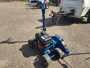 lot 21 image: 2004 Bluebird Bed Bug Honda GX160 5.5 Edger BB550A