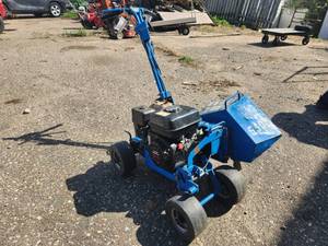 lot 23 image: Bluebird Bed Bug Honda GX160 5.5 Landscape Edger BB550A