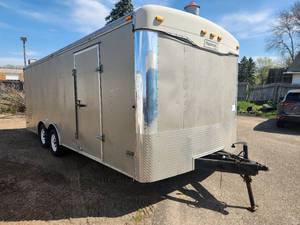 lot 6 image: 2002 Haulmark 21ft Dual Axle Enclosed Trailer
