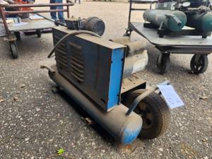 lot 32 image: Emglo Air Compressor #KU