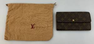 lot 4 image: Vintage Louis Vuitton Monogram Canvas Long Wallet With Dust Bag (Bag has Tear) Pre-Loved Condition Marks In Cion Pockets  7 38 L x 4T