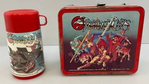 lot 40 image: 1985  Embossed THUNDERCATS Metal Aladdin Lunch Box (With Thermos) Handle Missing