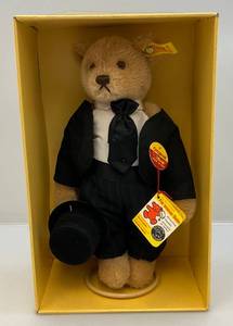 lot 57 image: Vintage Steiff Genuine Mohair Brenz Bear Groom (NIB) EIN 027128