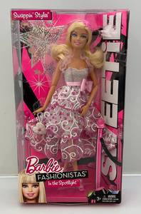 lot 133 image: Vintage Barbie Fashionistas Swappin Styles Sweetie Doll Articulated (NIB)