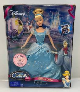 lot 135 image: Vintage Mattel Disney Princess Cinderella Twinkle Lights (Light Up Dress & Shoes (NIB)