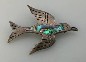 lot 158 image: Vintage Alpaca Silver Mexico Signed Abalone Shell Inlay Bird Brooch Pin