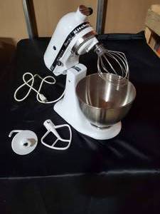 lot 102 image: KitchenAid Classic Plus 275-Watt Stand Mixer with Attachments