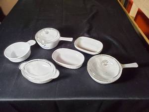 lot 113 image: Elegant Vintage Ceramic Cookware Set