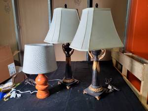 lot 114 image: Set of 3 Decorative Table Lamps