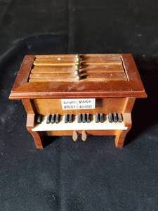 lot 119 image: Vintage Wooden Piano Coaster Set