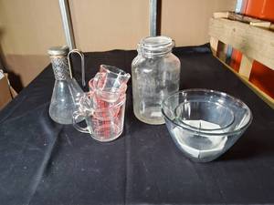 lot 129 image: Assorted Glassware Collection - Vintage and Modern Mix