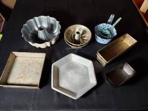 lot 144 image: Vintage Baking Pans Lot Bundt Pans, Cake & Loaf Pans