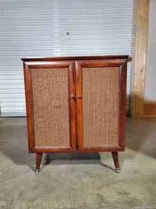 lot 157 image: Vintage Mid Century Modern Cabinet with Wicker Doors