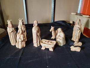 lot 159 image: Vintage Hand-Carved Wooden Nativity Set
