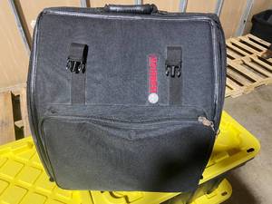 lot 8 image: Kohner Large Equipment Felt Bag
