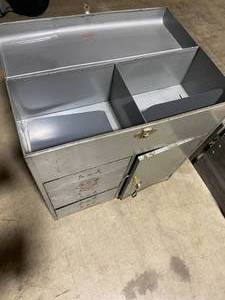 lot 10 image: Vintage Large Metal Tool Box with Multiple Compartments