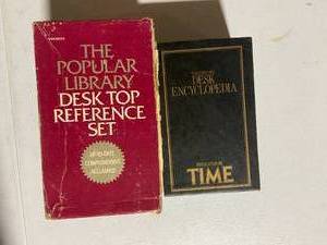 lot 37 image: Vintage Desktop Library and Encyclopedia Book Collection