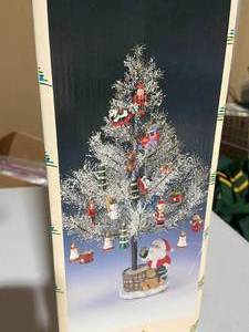 lot 87 image: Revolving Musical Christmas Tree Decoration - 17 Inches with Ornaments