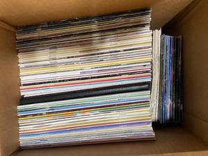 lot 230 image: Assorted Collection of Vintage and Modern Magazines