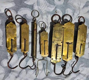 lot 19 image: Vintage Miniature Dairy Scales
