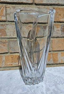 lot 61 image: Rosenthal Crystal Triangle Delta Vase