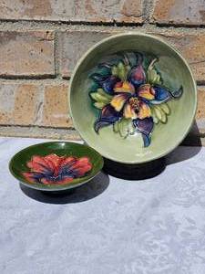 lot 12 image: Pretty Moorcraft Bowls