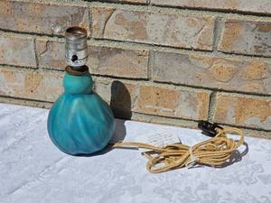 lot 43 image: Vintage Van Briggle Table Lamp