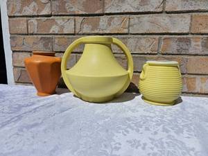 lot 44 image: Vintage Coors Pottery Yellow & Orange