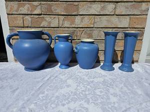 lot 45 image: Vintage Coors Pottery Blue Group