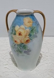 lot 98 image: SIGNED Antique German Fine Handpainted Floral Vase