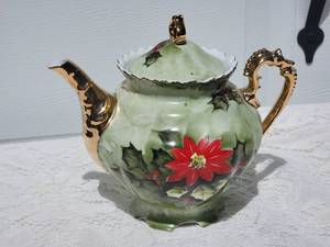 lot 90 image: Vintage Lefton Handpainted Fine China Teapot - Green Floral  Polished Gold