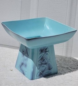 lot 87 image: Fantastic Vintage Roselane California Pottery - Blue Square Floral Vase